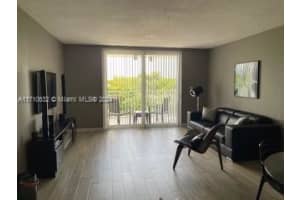 6940 Miami Gardens Dr 1-424, Hialeah