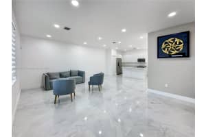 8206 Nw 43rd St, Doral