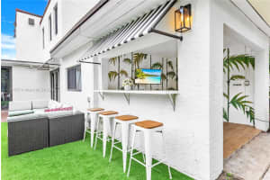 577 Nw 120th St, Miami