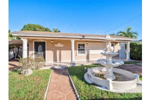 241 W 33rd St, Hialeah, FL 33012, Sold 04/03/25