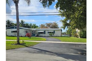 18360 NW 78th Ave, Hialeah, FL 33015, Sold 07/03/25
