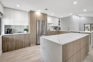 459 Lakeview Dr, Weston, FL 33326, Sold 02/26/25