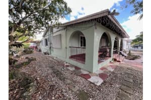 501 E 8th St, Hialeah