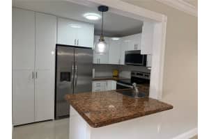10300 NW 9th St Cir, Miami, FL 33172, Sold 03/04/25