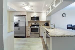 605 Oaks Dr 305 Pompano Beach, FL 33069 - MLS#A11712948