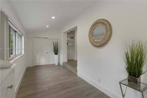 1417 Plunkett St, Hollywood