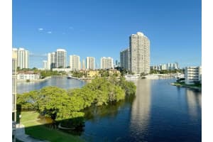 2930 Point East Dr E601, Aventura