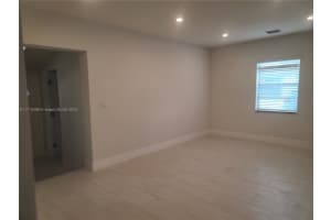 1041 Nw 32nd Pl Miami, FL 33125 - MLS#A11713499
