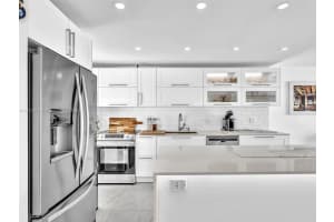1045 10th St, Miami Beach, FL 33139, Sold 02/13/25