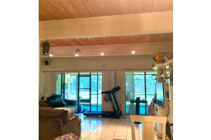 19232 Ne 25th Ave 221b, Miami