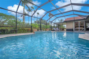 821 E Cypress Pointe Dr E, Pembroke Pines