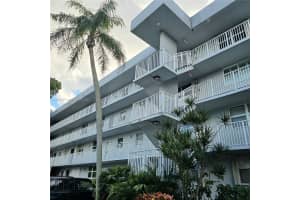 108 Royal Pk Dr, Oakland Park, FL 33309, Sold 04/30/25