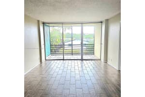 108 Royal Pk Dr, Oakland Park, FL 33309, Sold 04/30/25