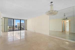 400 Leslie Dr, Hallandale Beach, FL 33009, Sold 05/16/25