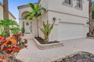 725 NW 156th Ave, Pembroke Pines, FL 33028, Sold 03/14/25