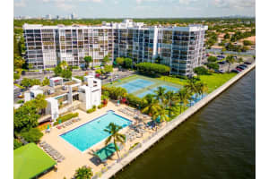 1000 Parkview Dr 107, Hallandale Beach