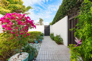 7 Coventry Way, Wilton Manors, FL 33305, Sold 04/01/25