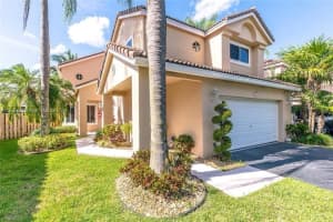 10065 NW 4th St, Plantation, FL 33324, Sold 04/18/25