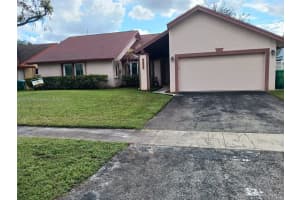 7446 Nw 47th Pl, Lauderhill