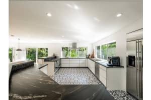 4365 N Bay Rd, Miami Beach, FL 33140, Sold 04/30/25