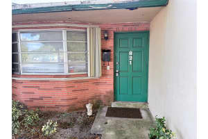 821 E Chaminade Dr, Hollywood, FL 33021, Sold 12/19/24