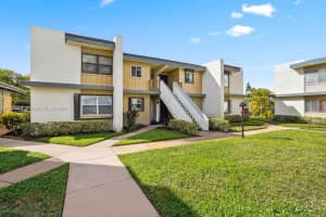 1551 Ne 13th Ter 13, Jensen Beach