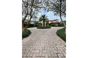 9940 W Suburban Dr, Pinecrest