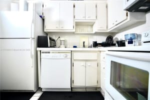 2899 Collins Ave, Miami, FL 33140, Sold 03/31/25