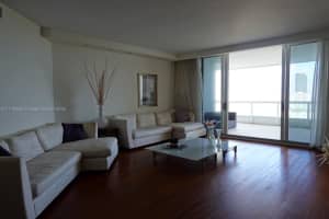 21050 Point Pl 2001, Aventura