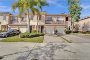 225 Las Brisas Cir, Weston, FL 33326, Sold 04/15/25