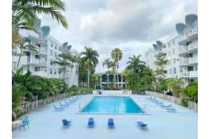 492 Nw 165th St Rd C415, Miami