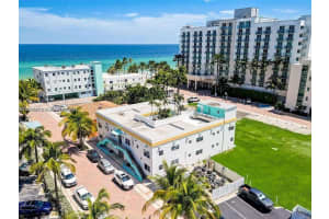 326 Wilson St APT 206, Hollywood, FL 33019, Sold 04/29/25