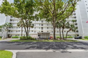 2555 Ne 11th St 303 Fort Lauderdale, FL 33304 - MLS#A11718892