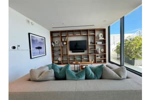 480 Ne 31st St Ph5402 Miami, FL 33137 - Off Market