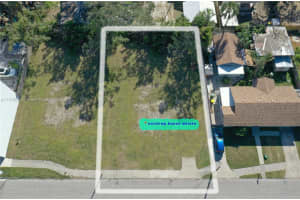 1744 10th St Sarasota, FL 34236 - MLS#A11719572