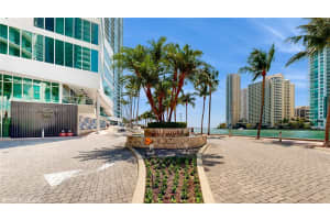 325 Biscayne Blvd, Miami, FL 33131, Sold 05/29/25