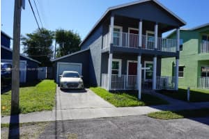 5560 SW 43rd St, Davie, FL 33314, Sold 03/27/25