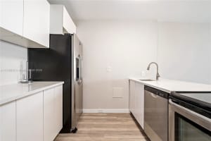 701 Three Islands Blvd 316, Hallandale Beach