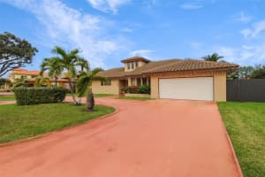 7205 N Augusta Dr, Hialeah, FL 33015, Sold 05/16/25