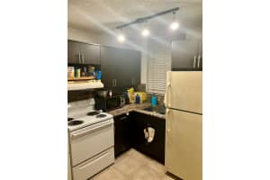 1801 S Treasure Dr 411, North Bay Village