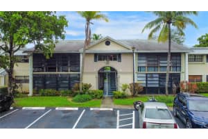 927 NE 199th St, Miami, FL 33179, Sold 04/11/25