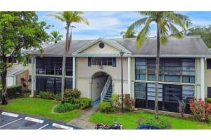 927 NE 199th St, Miami, FL 33179, Sold 04/11/25