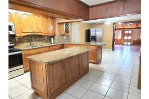 810 NE 2nd Pl, Hialeah, FL 33010, Sold 05/06/25