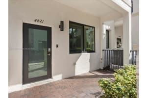 4821 NW 83rd Pkwy, Doral, FL 33166, Sold 03/12/25