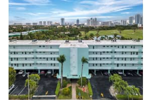 700 NE 14th Ave, Hallandale Beach, FL 33009, Sold 02/25/25