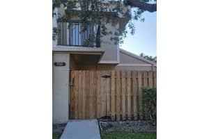 702 Commodore Dr, Plantation, FL 33325, Sold 04/18/25
