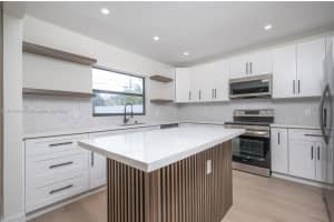 233 NE 7th Ave, Boynton Beach, FL 33435, Sold 04/03/25