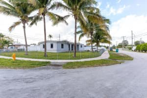 11110 SW 48th St, Miami, FL 33165, Sold 05/07/25