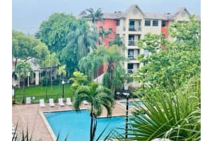 8290 Lake Dr 235, Doral