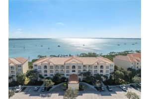 24 Harbour Isle Dr E, Fort Pierce, FL 34949, Sold 04/17/25